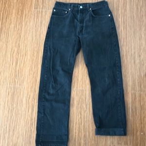 Black Levi’s mom jeans